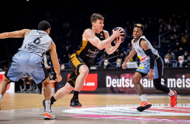 全队陷入低 全队陷入低